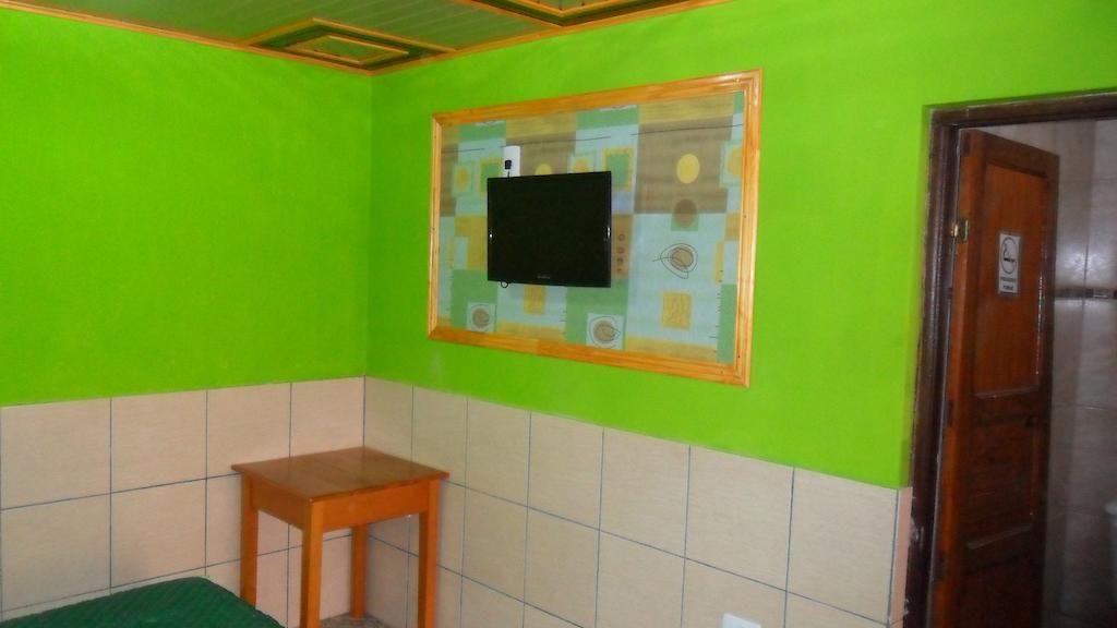 Residencial Arcoiris Hotel Пуерто Игуасу Стая снимка